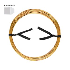 Puede incluir: Una bobina de alambre de color dorado con ataduras negras en cada extremo. El alambre est&aacute; etiquetado como "SQUARE wire".