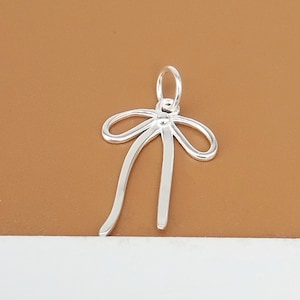 2 rosettberlocker i sterlingsilver, rosettberlock i 925 silver, glänsande fjärilsberlock, litet rosetthänge, armbandsberlock, halsbandsberlock