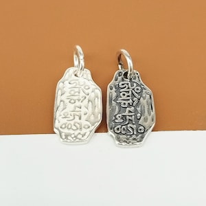 2 sterlingsilverberlocker med tibetansk skrift, Om mani padme hum, 2-sidiga, 925 silverberlock med tibetansk buddhism, tibetansk armbandsberlock, halsbandsberlock