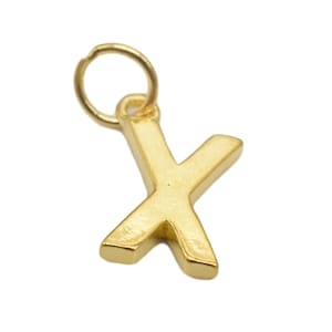 Dije de alfabeto en plata de ley con baño de oro de 18 quilates de una micra, estilo vermeil de oro de 18 quilates, dije de letra X para pulsera y collar.