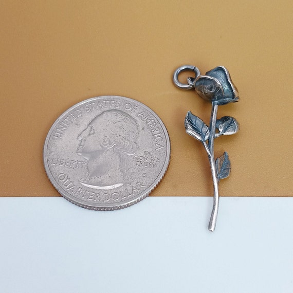 Ciondolo a forma di fiore di rosa in oro 18 carati, delicato ciondolo a forma di rosa, per la creazione di gioielli con collana e bracciale, 43 x 19 mm, CP1453 - Italia