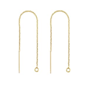 Puede incluir: Un par de pendientes de cadena de oro con un diseño sencillo. Los pendientes están hechos de una cadena fina que cuelga de un pequeño bucle. La cadena mide aproximadamente 5 cm de largo.