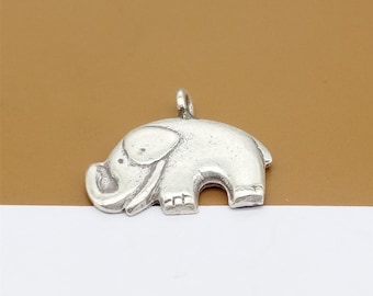 カレン族のシルバーエレファントチャーム 10 x 16 mm 1個。:ka2974 カレン族のシルバーエレファントチャーム 10 x 16 mm 1個。:ka2974