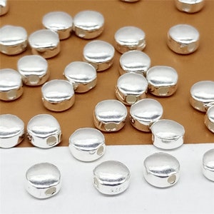 10 perles rondes plates en argent sterling, petites perles circulaires, perles rondes brillantes en argent 925, perles de graines, perles de bracelet, perles de collier image 1