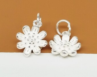 2 Sterling Silber Daisy Blume Charms, 925er Silber kleine Blume Anhänger, Blüten Charm, Natur Charm, Armband Charm, Halskette Charm 10 mm
