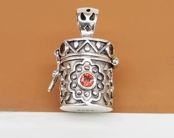 Dije de medallón de flor de plata esterlina con granate, colgante de medallón pequeño de plata 925, colgante de flor, dije de caja de oración, caja de recuerdos, caja de deseos