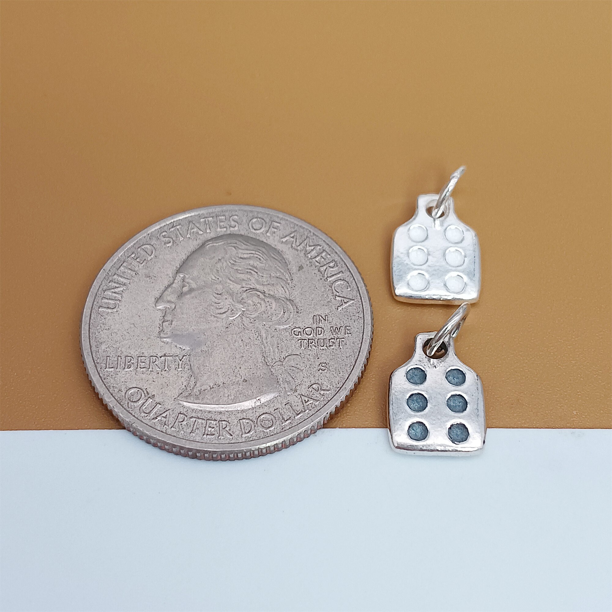 スターリングシルバーのダイスチャーム4個、925シルバーのダイス