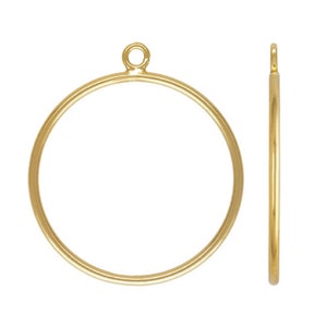 Puede incluir: Un aro de metal dorado con un pequeño lazo en la parte superior para colgar. El aro es circular y tiene un perfil delgado y liso. Una vista lateral del aro muestra su diseño esbelto. Ideal para la fabricación de joyas o manualidades.