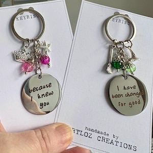 Set aus 2 x Wicked inspirierten Schlüsselanhängern ‘Becaille, you I have has beenchanged for good’ beste Freunde musikalische Freundschaft Geschenk Theater