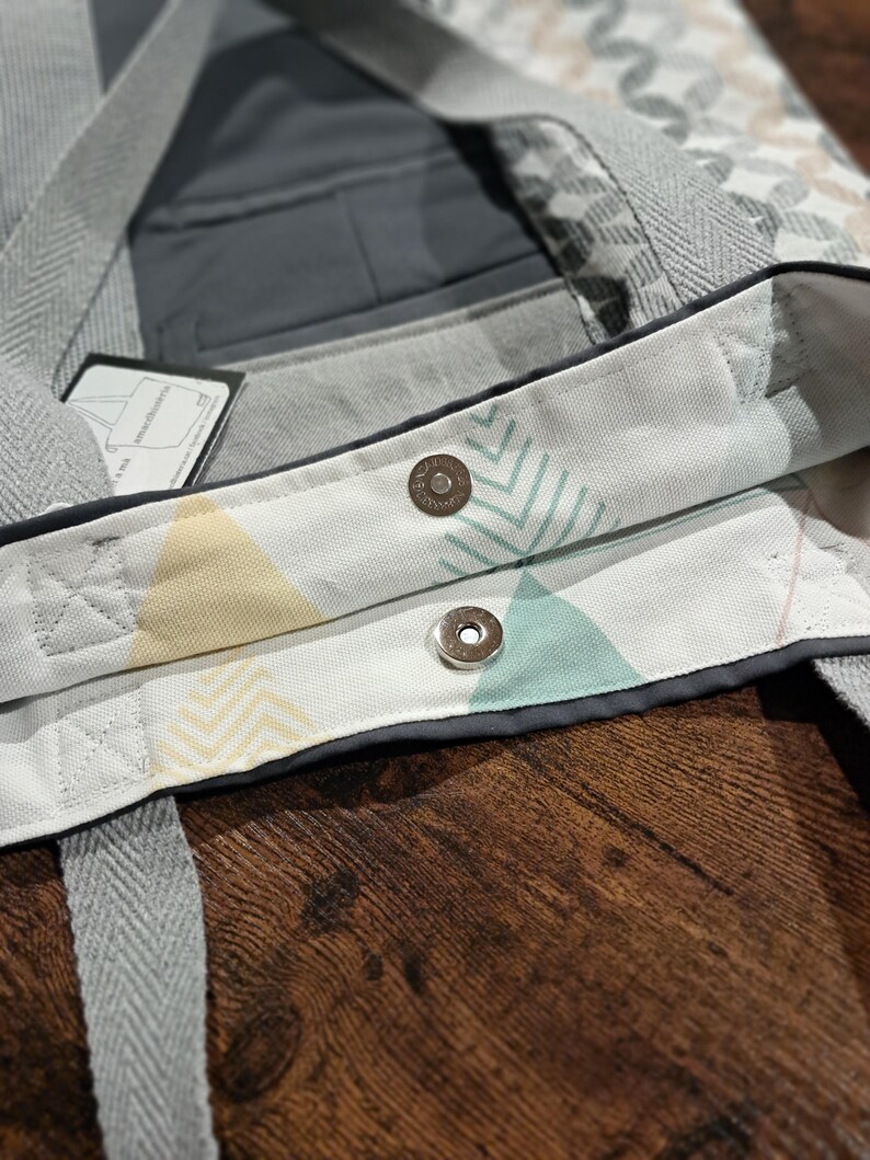Tote bag, handmade, unique piece, white, gray, two handles, magnetic closure, 36x45cm image 7