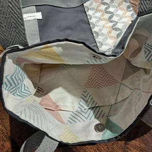 Tote bag, handmade, unique piece, white, gray, two handles, magnetic closure, 36x45cm image 5