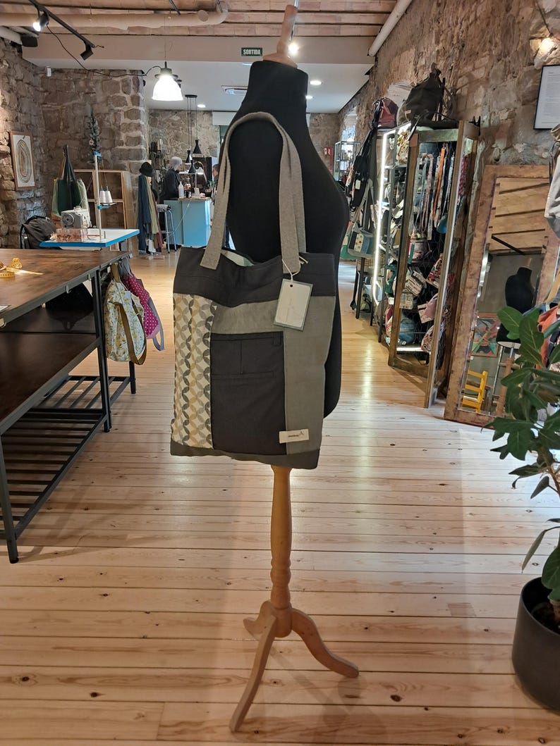 Tote bag, handmade, unique piece, white, gray, two handles, magnetic closure, 36x45cm image 2