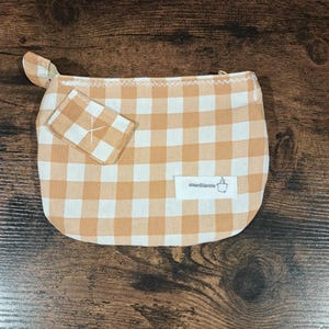 monedero hecho artesanalmente, vichy, mostaza, tarjetero, dos cremalleras, pieza única, 20x14cm