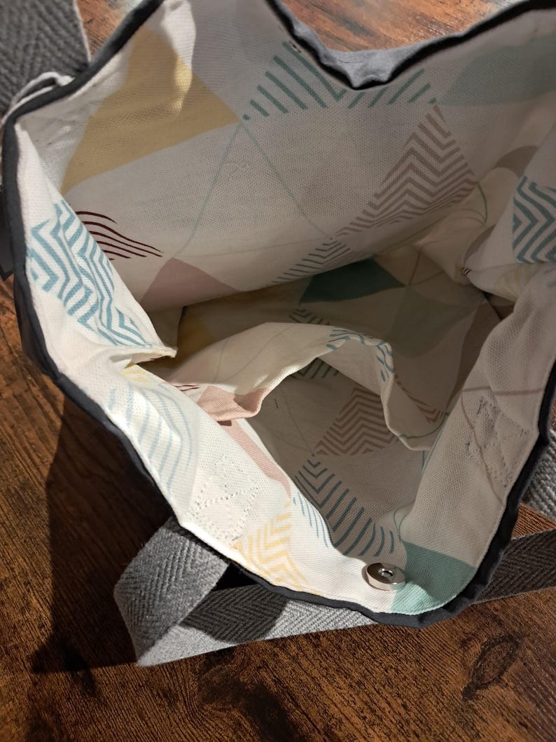 Tote bag, handmade, unique piece, white, gray, two handles, magnetic closure, 36x45cm image 6