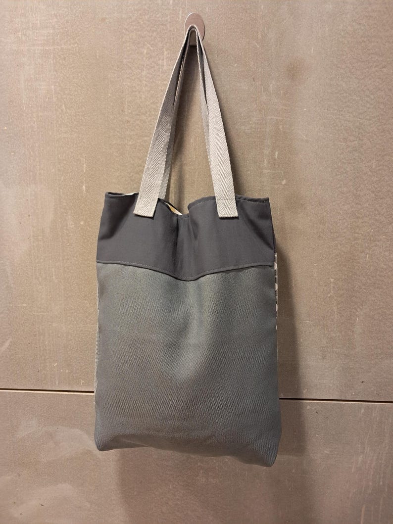 Tote bag, handmade, unique piece, white, gray, two handles, magnetic closure, 36x45cm image 4