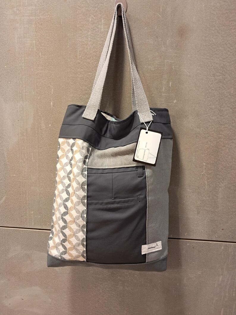 Tote bag, handmade, unique piece, white, gray, two handles, magnetic closure, 36x45cm image 3