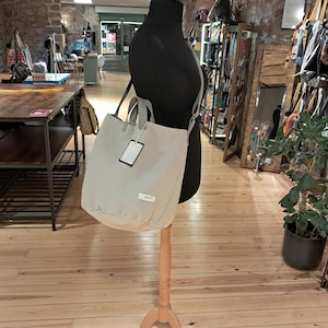 Sac fait main, basique, en paille grise, avec anses, bandoulière réglable, tissage gaufré, pièce unique, 48 x 41 cm