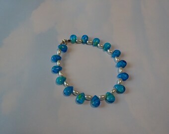 Pearly Whites with Blue Glass Tear Drops Bracelet (B8)