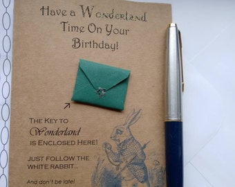 01 ALICE In WONDERLAND handgemaakte kaart -wit konijn- 'Have a Wonderland Birthday' met kleine sleutel! Elke gelegenheid-Moederdag/personaliseren