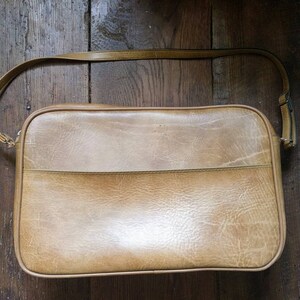 Grand sac oblong vintage beige marron clair - sac de bureau pour ordinateur portable - simili cuir - années 1970 - OPTI - cadeau pour lui - anniversaire fête des pères