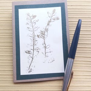 Schöne handgemachte Grußkarte natürliche Botanicals Blumen Blätter handgeprägt - für jeden Anlass - personalisieren