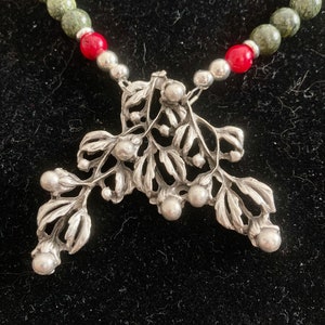LEAF AND BERRY Necklace & Earring Set