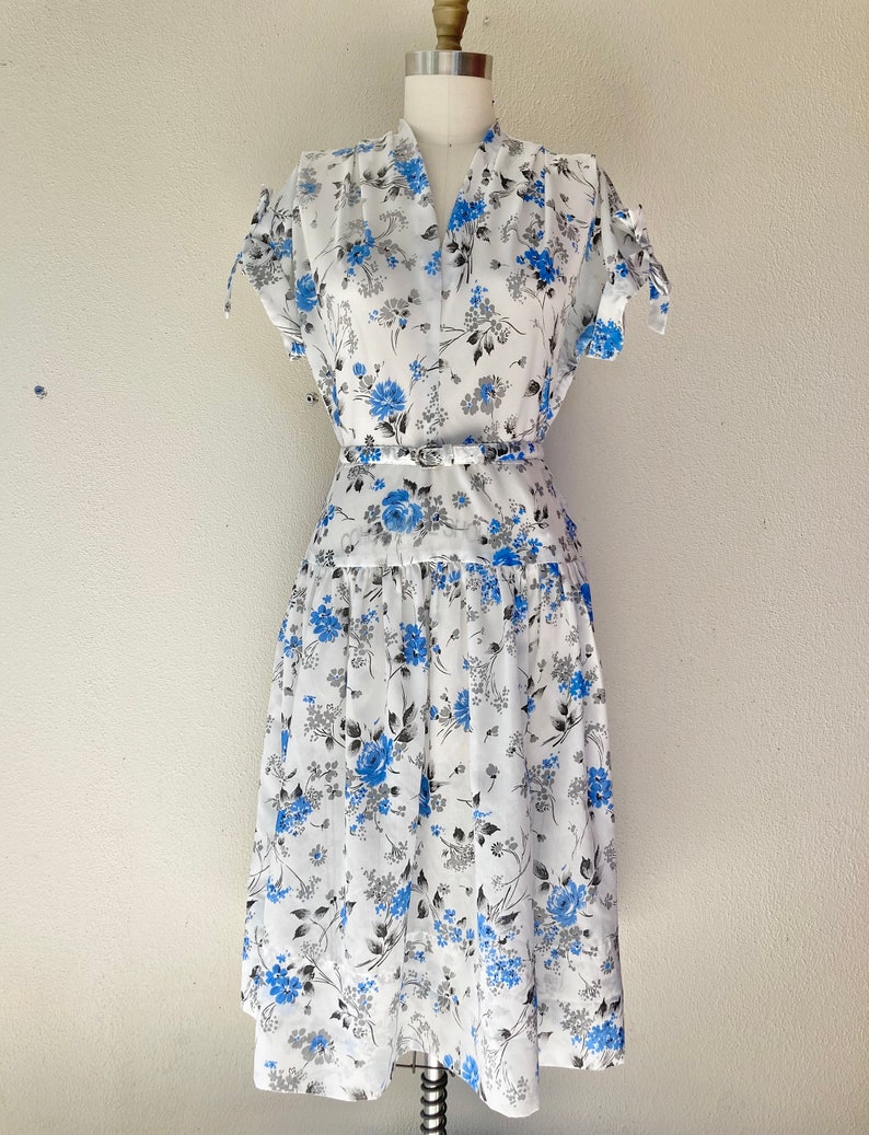 1950s White floral nylon dress image 6
