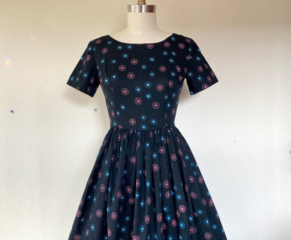 1950s Black cotton day dress with circle print - image 1