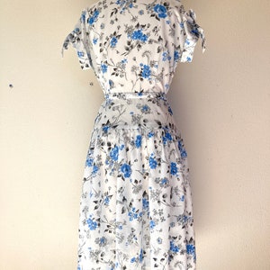 1950s White floral nylon dress image 3