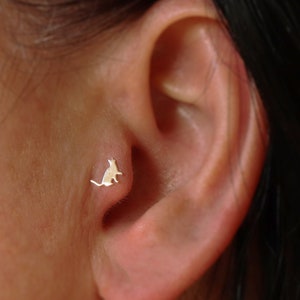 Cat top tragus earring