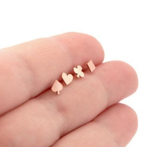 Pendientes de cobre con diseño de cartas de póker • Cobre y plata de ley • Joyas con diseño de cartas • Pendientes de cobre • Pendientes de cobre desiguales