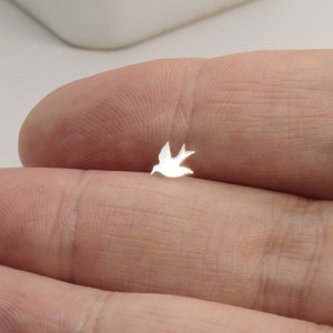 Teeny Tiny Swallow Bird Labret / Tragus Stud • Sterling Silver • Push Fit 16 GAUGE Bioplast Fitting • Handmade • 5mm Bird Earring Cartilage