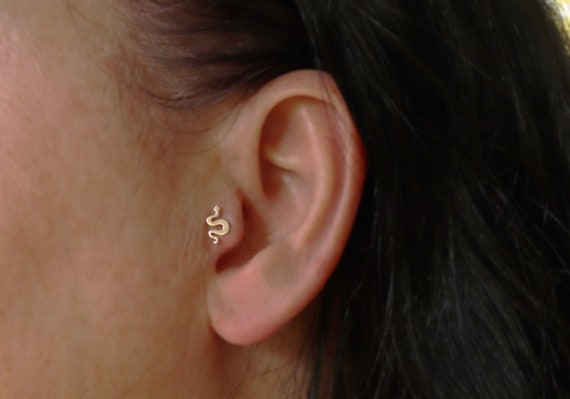 Piercing tragus snake prata