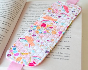 Fabric Bookmarks with Selvage Sewing Tutorial - DIY Fun and Practical Handmade Bookmarks, DIY fabric bookmarks, handmade bookmarks,