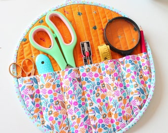 Quilted sewing supplies organizer PDF tutorial, how to sew a sewing tools organizer, diy sewing organizer, storage for sewing supplies