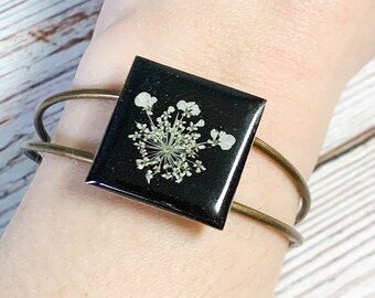 Real Flower Cuff Bracelet, Queen Anne's lace white dried flower bracelet, bronze bracelet, easy to wear cuff bracelet, gifts under 50