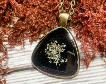 Queen Anne’s Lace Flower Necklace, real dried and pressed white flower resin necklace in vintage brass for gifts for her