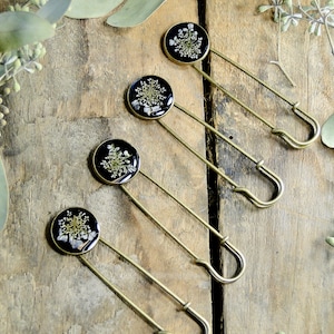 Pressed Flower Brooch, pressed flower jewelry, dried flower jewelry terrarium jewelry real flower resin flower brooch queen annes lace
