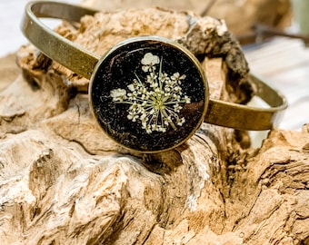 Queen Anne’s Lace Brass Cuff Bracelet with closure, dried white flower round cuff bangle bronze bracelet