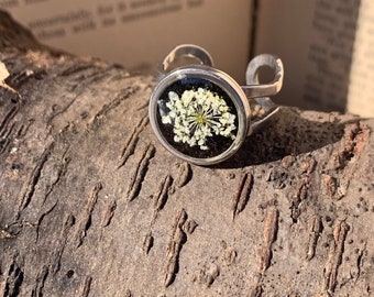 Queen Anne’s Lace Flower Ring, real dried flower in a stainless steel ring with an open band, adjustable real flower ring gifts for her