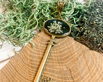 Queen Anne’s Lace Pressed Flower Long Key Necklace, pressed and dried flower jewelry, Victorian jewelry gifts for her, Valentine’s Day