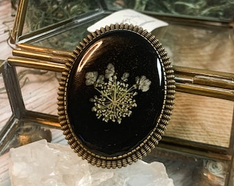 Pressed Flower Brooch, pressed flower jewelry, dried flower jewelry terrarium jewelry real flower resin flower brooch queen annes lace