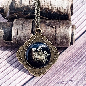 Pressed Flower Necklace, pressed flower jewelry, dried flower jewelry terrarium jewelry real flower resin flower necklace queen annes lace