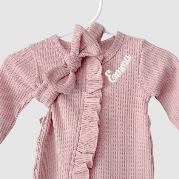 Tenue de retour à la maison personnalisée pour bébé fille - Tenue d'hôpital pour bébé fille nouveau-né en tricot gaufré à volants avec nœud -