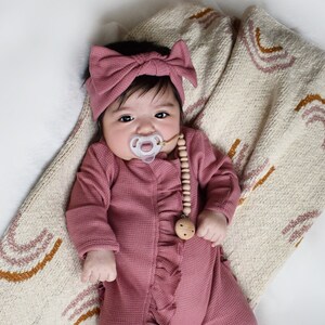 Baby girl outfits with matching bows discount