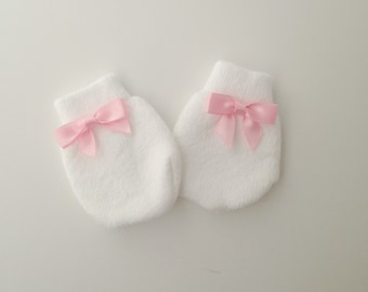 Newborn baby Girl Mittens with bows, Matching newborn socks with bows, Newbon hat with bow - Choose one item from menu