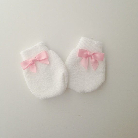 Newborn baby Girl Mittens with bows 