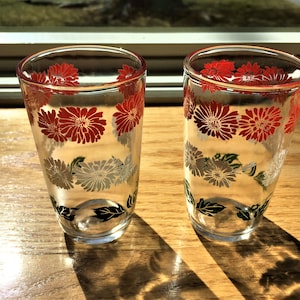 Vintage Swanky Swig Juice glasses, Red White Flowers, 1940's, Hazel Atlas Glass, Farmhouse Kitchen, Kid's size,