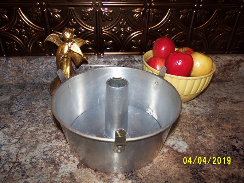 Sponge Cake Pan Bundt Cake Pan Comet Aluminum Cake Pan Etsy Sponge Cake Pan Bundt Cake Pan Comet Aluminum Cake Pan Etsy