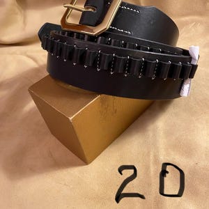 セール テーブル #3 超特価。ハンティング ベルト、低価格。各 1 個。すべて新品、写真撮影用に使用、多めに製造。